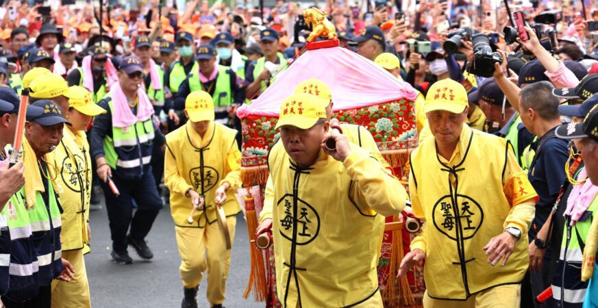 70萬信眾擁聖駕！白沙屯媽祖抵北港　張麗善、張嘉郡、丁學忠聯袂接駕祈福