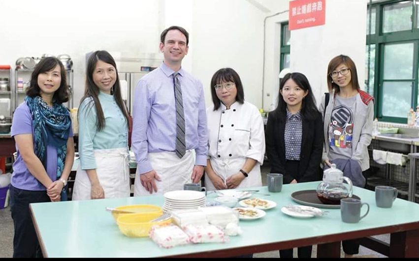 武崙國中再傳捷報　簡美芳老師與劉祐丞同學獲全國技藝教育績優殊榮