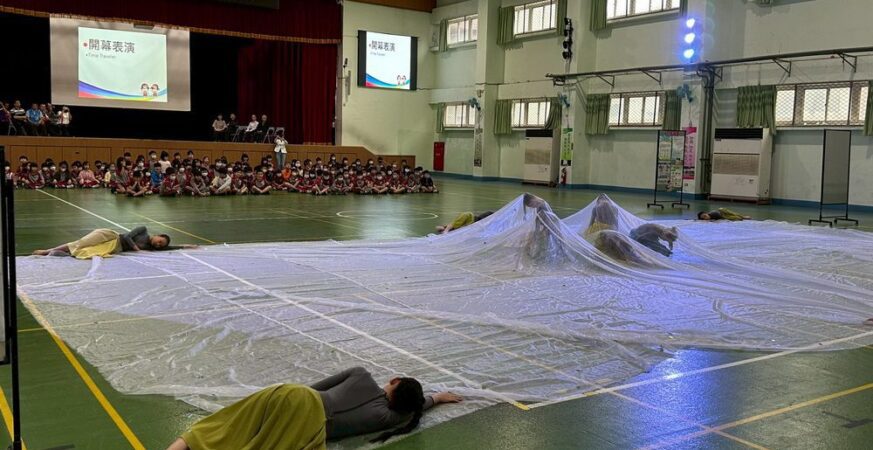 廣達游於藝在桃園市復旦國小舉辦「藝起來我的家鄉」展覽與閱讀活動