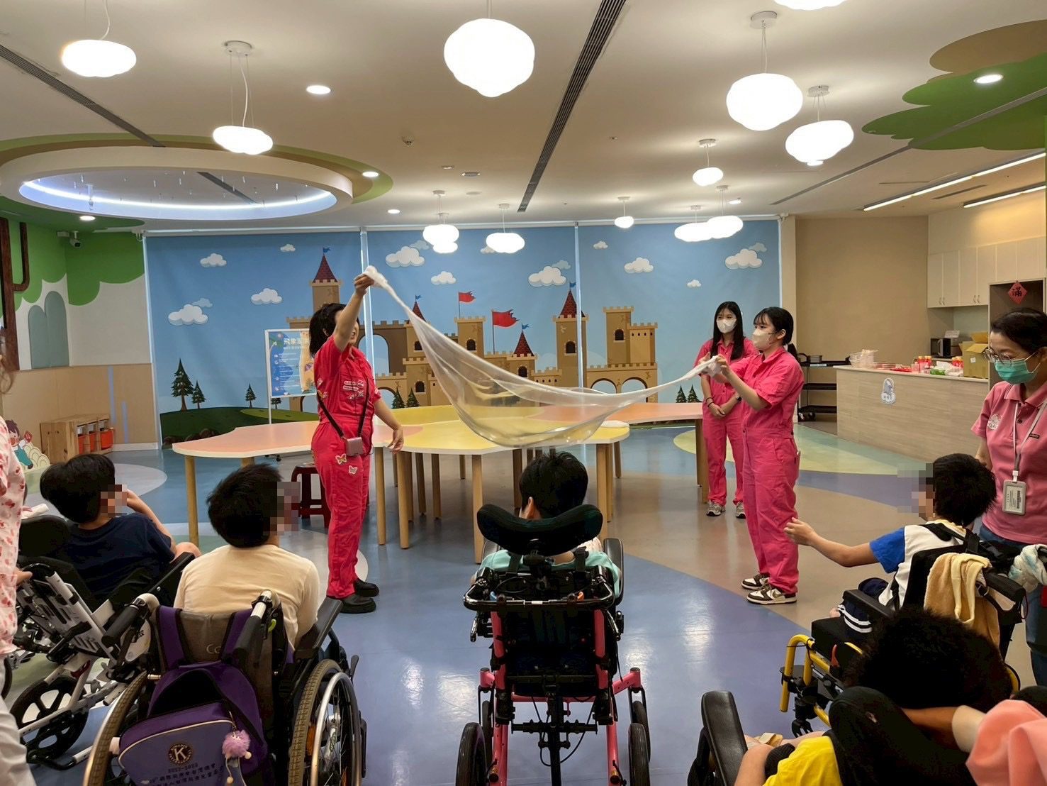 助飛象家園受虐身心障礙兒創傷復原 民生醫院攜手史萊姆怪獸星球手作體驗 助飛象家園受虐身心障礙兒創傷復原 民生醫院攜手史萊姆怪獸星球手作體驗