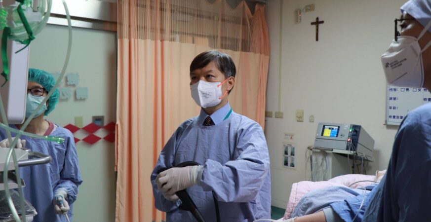 小小魚刺卡胃壁 醫師精準解危機