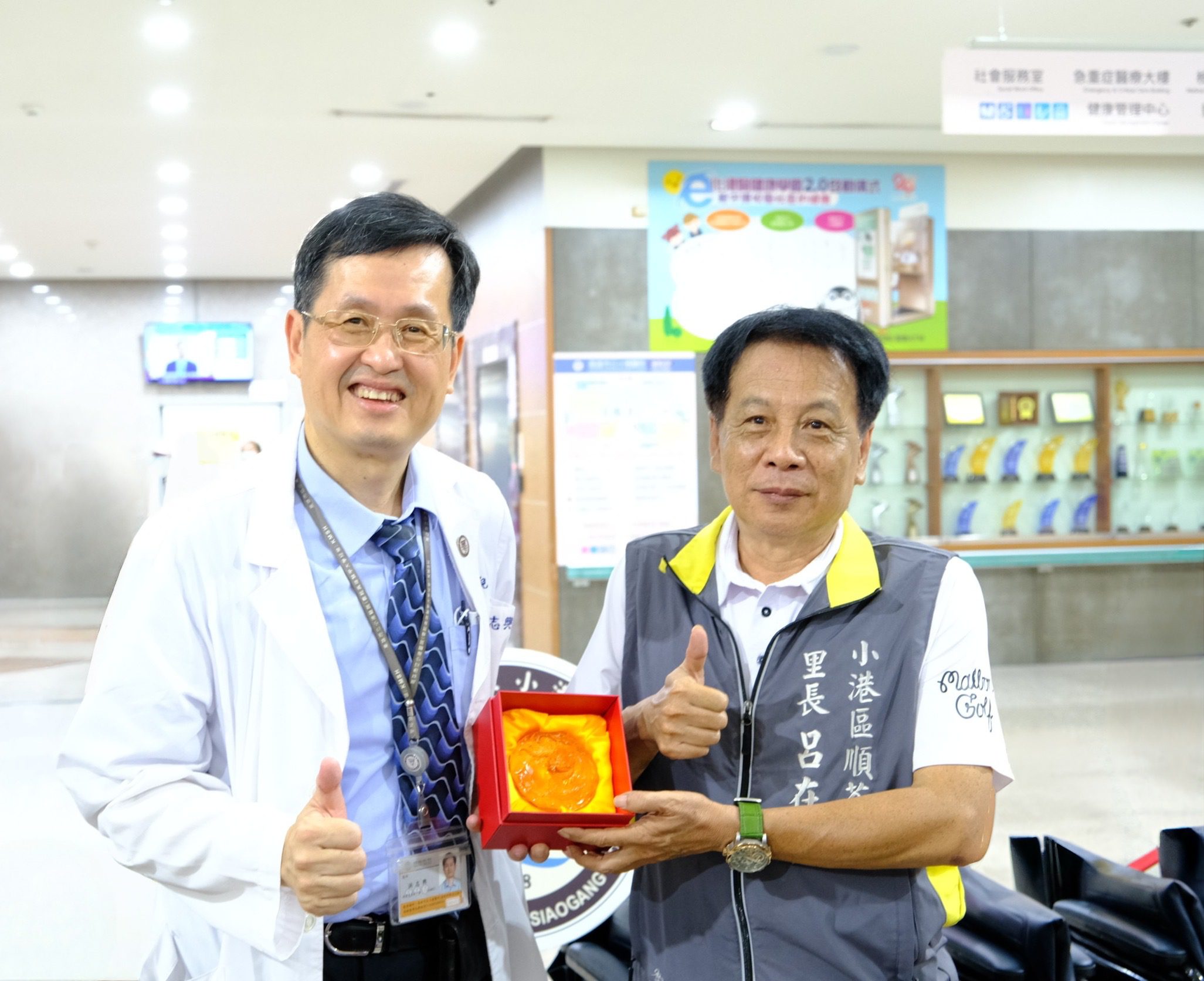 小港區順苓里 里長父子合力捐贈72台輪椅 打造更便利醫療環境 小港區順苓里 里長父子合力捐贈72台輪椅 打造更便利醫療環境
