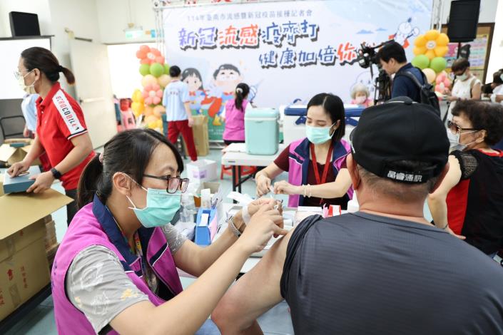 台南市10月1日同步開打新冠與流感疫苗 黃偉哲籲把握接種時機