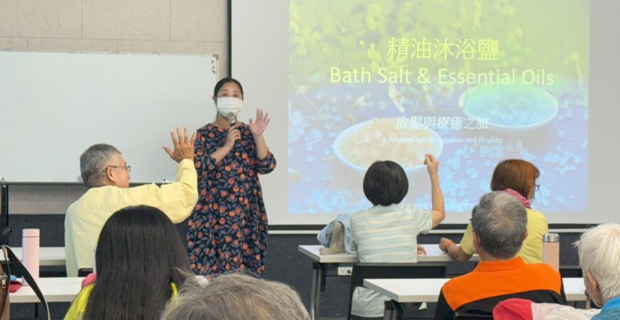 奇美醫院推社會處方箋結合友善組織，陪伴讓失智長者重拾笑容