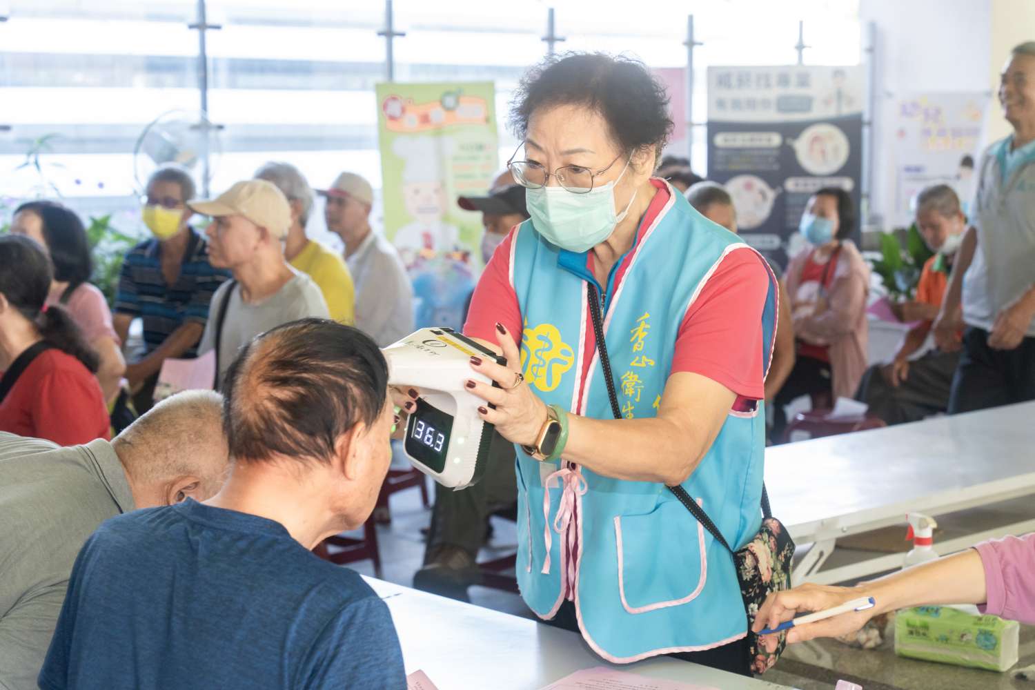 竹市流感新冠疫苗首波開打　邱臣遠鼓勵市民踴躍接種